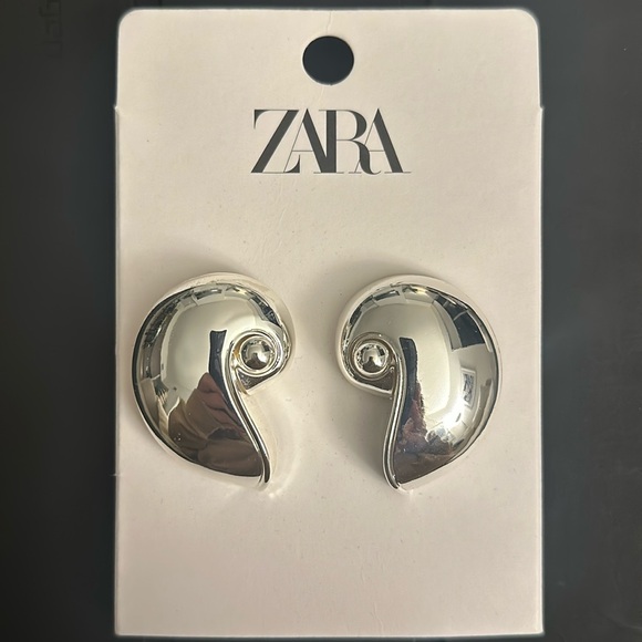 NWT ZARA SILVER SHELL STATEMENT EARRINGS SOLD OUT - Picture 1 of 4